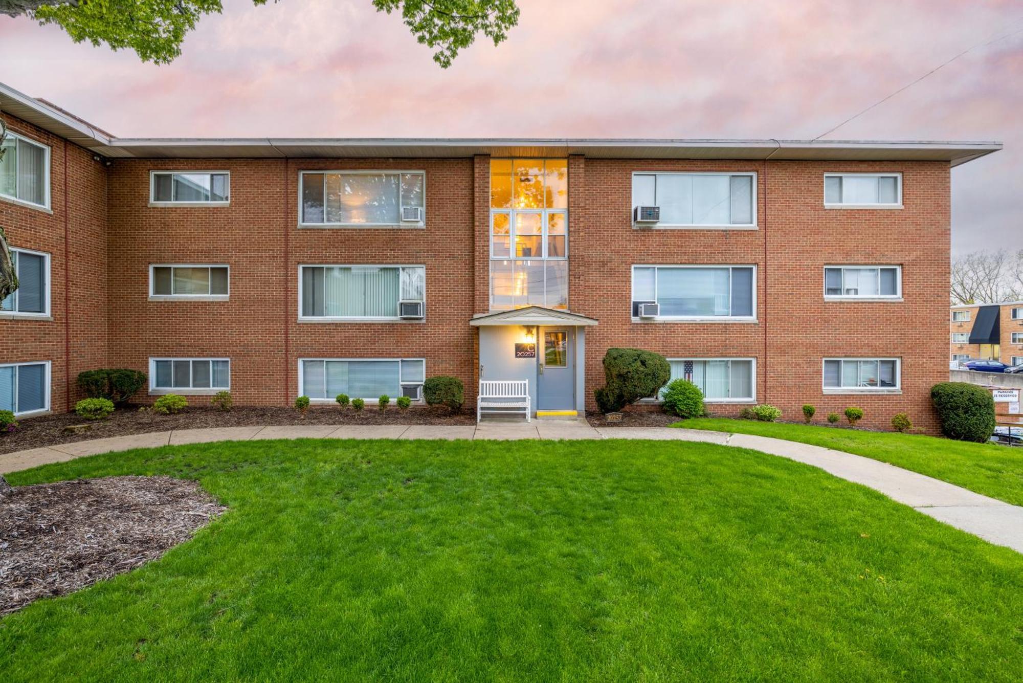 Georgetown Villas 3-2C Close To Cleveland Airport And Fairview Hospital Ideal For Long Stays! Fairview Park Екстер'єр фото